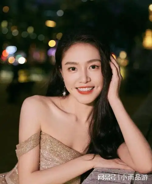 正是因为她的自然与真实,曾梦雪获得了"90后最受欢迎演员"等许多荣誉