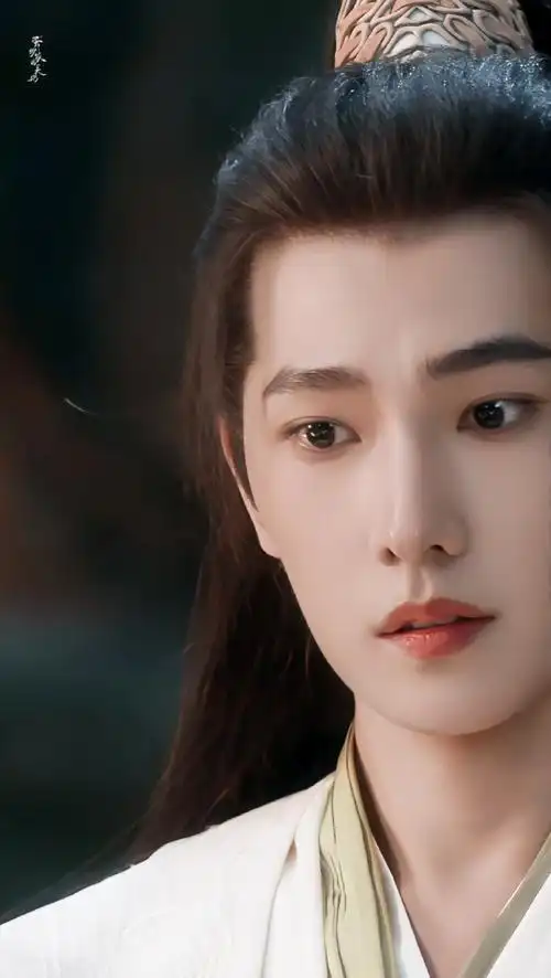 当年一晚上看完杨洋演得小哥惆怅了很久,虽然第一部盗墓拍得槽点满满