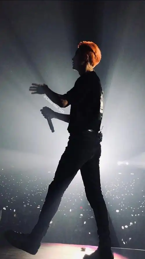 「exo」「分享」190917 神仙比例朴灿烈,这身材穿麻袋都是好看的吧