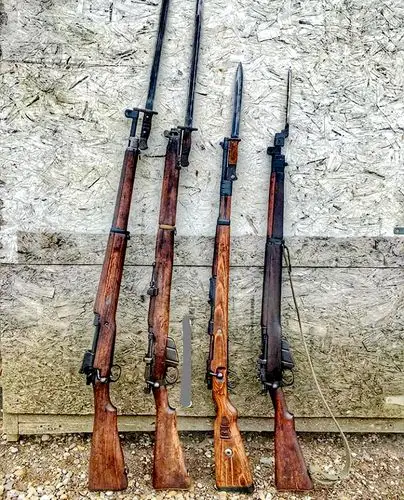 98式步枪改进而来,重量约为4公斤,有效射程800米,是第二次世界大战