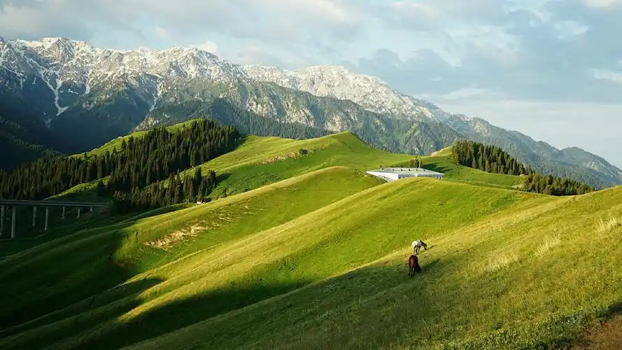 伊犁第一景～美丽的果子沟风光(新疆夏天的风光亚克西之六)