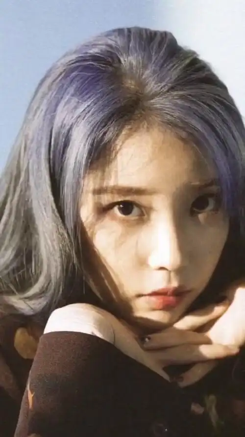 发色  太喜欢蓝发的iu了#iu李知恩