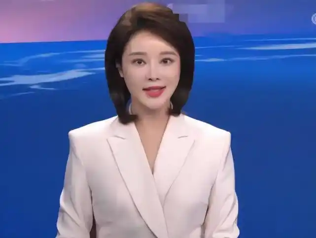 央视主持人胡蝶8年前闪婚大12岁陆川如今40岁儿女双全很幸福