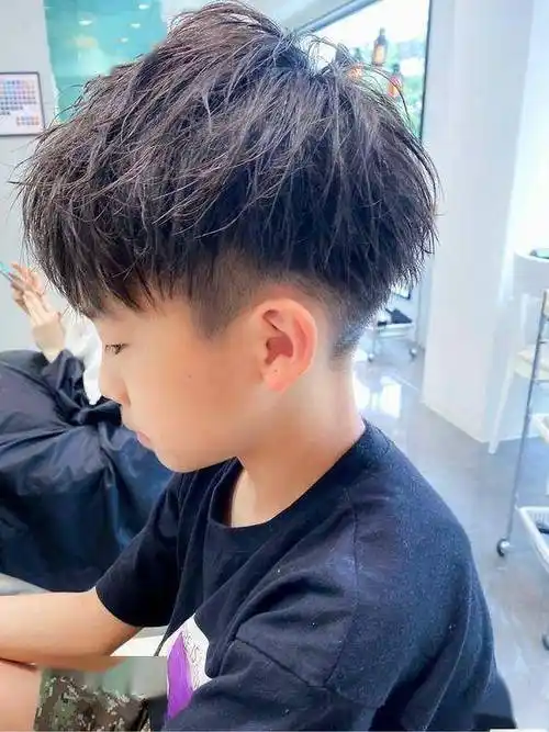 龙年新学期小男孩发型别乱剪,选这几款就对了,个性时尚很帅气_孩子