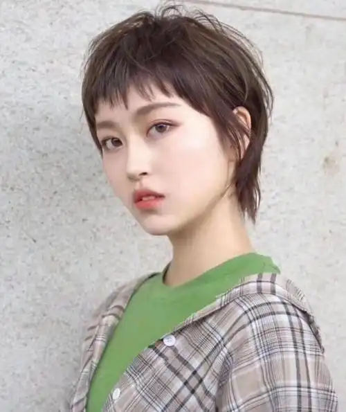 2021流行发型女中短发减龄