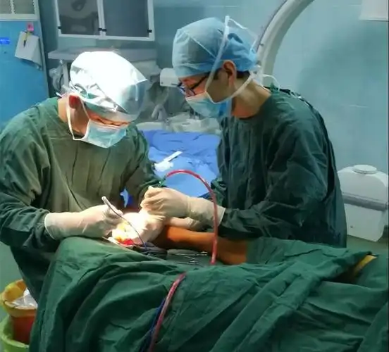 我院创伤二科成功开展三例游离股前外侧皮瓣移植手术