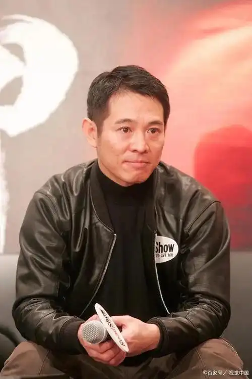 回顾李连杰病重,利智潇洒生活,是否真的在病危时转身离去?