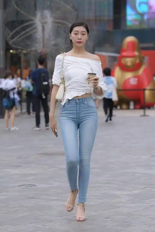 完美比例的好身材,一双修长的美腿,看上去时尚又迷人_什么_女生_时候