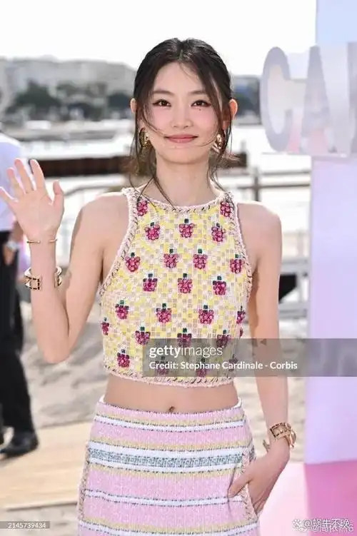 老板冯绍峰!撞脸周冬雨被撕