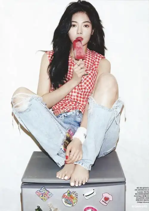 金泫雅 杂志海报