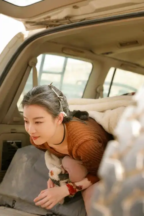 倪妮超话"进关钥匙"叶流西@倪妮v的剧组抽血吃大枣花絮图来啦!