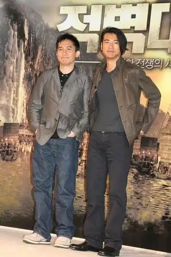 图文赤壁韩国举行记者会梁朝伟与金城武