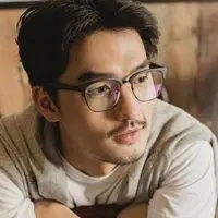 戴眼镜文艺大叔头像_微信头像图片大全