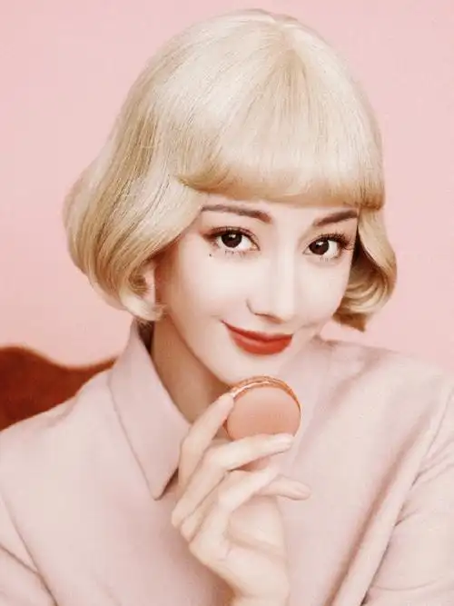 迪丽热巴金发芭比造型