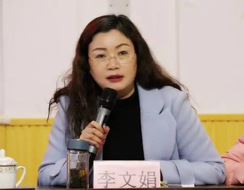 美篇  银雀山街道中心幼儿园园长李文娟向各位园长传达了上级会议精神