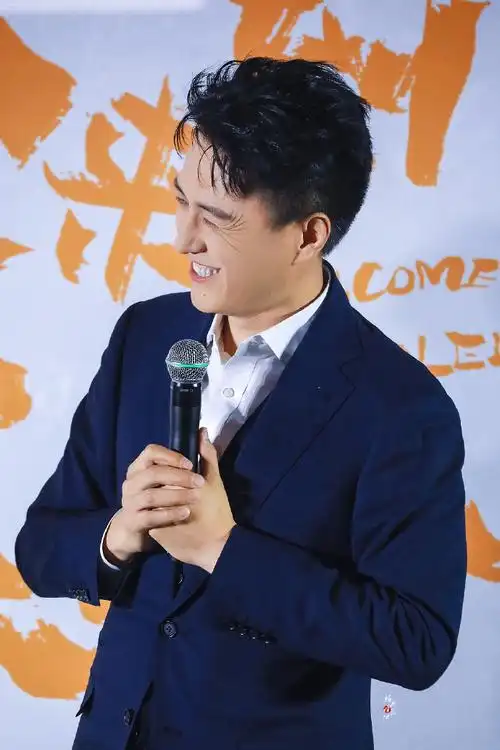 靳东欢迎来到麦乐村