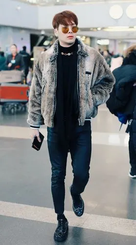 王嘉尔这比例这身材这脸蛋搭配着这性感的小胡渣,太赞了!