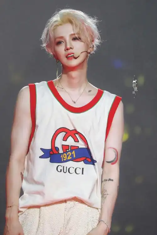 鹿晗帮粉丝跟领导请假#爱豆就是要染发!