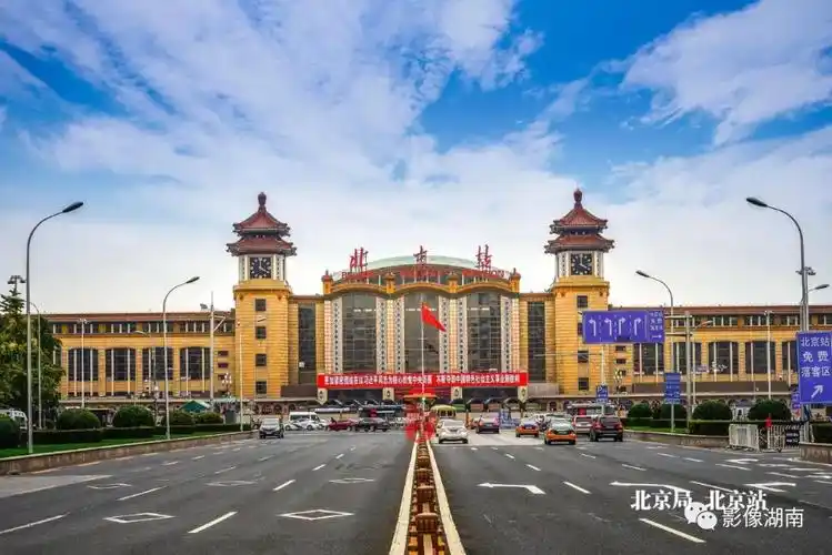 湖南摄影师跨越整个中国 记录下火车站的美景