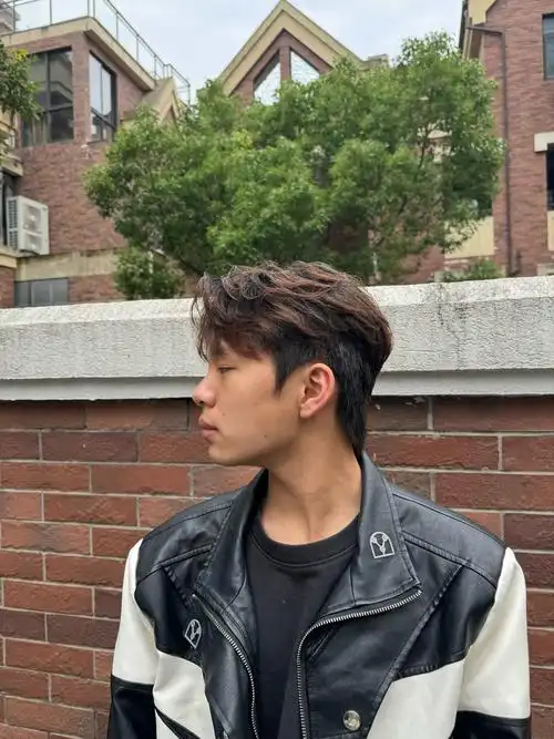 中分发型超帅气