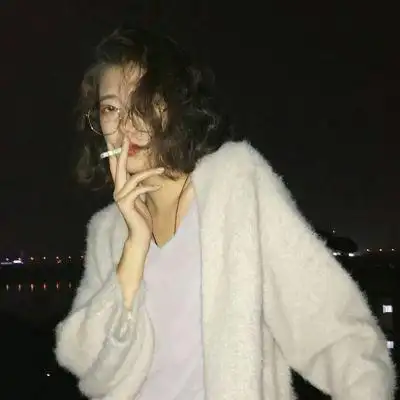 女生头像:抽烟