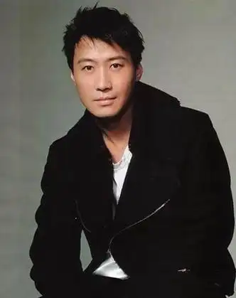 51岁黎明正式宣布当爹,还承认女方离过婚,网友希望是女儿