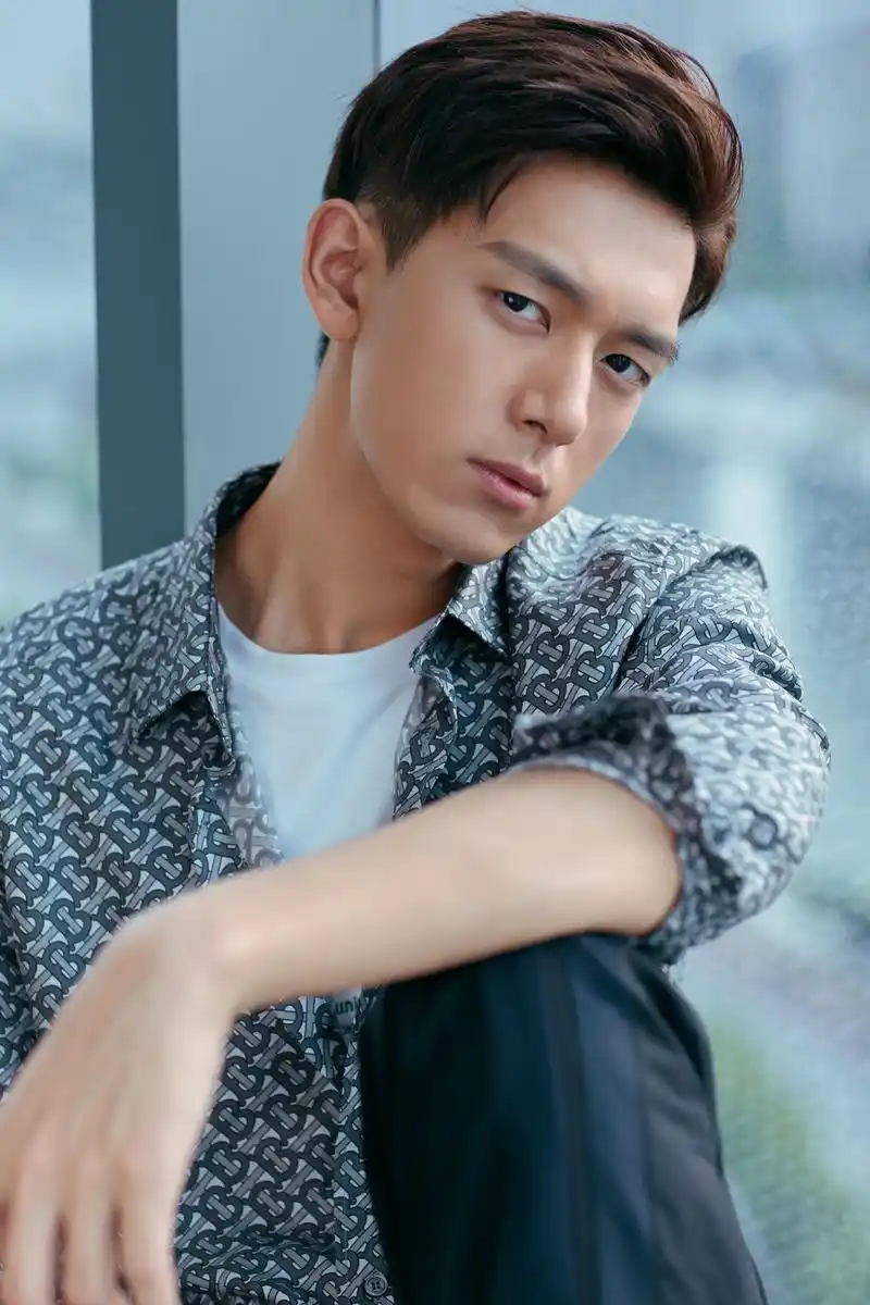 叮周末福利来袭李现九宫格的帅气请查收