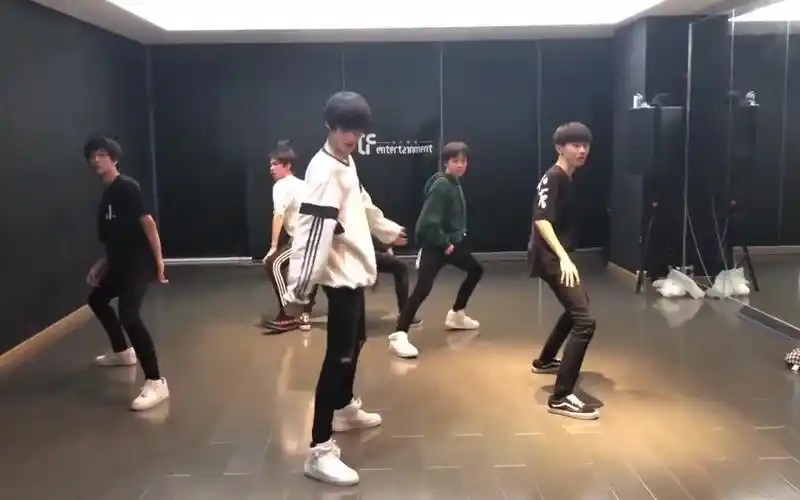 练习室刘耀文练习室舞蹈合集持更