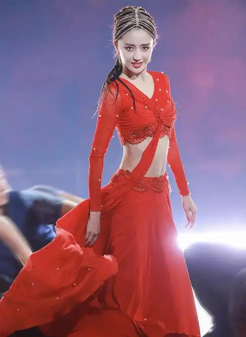 38岁佟丽娅跳舞魅力四射,穿露脐装秀小蛮腰,一袭红裙风情万种_舞蹈
