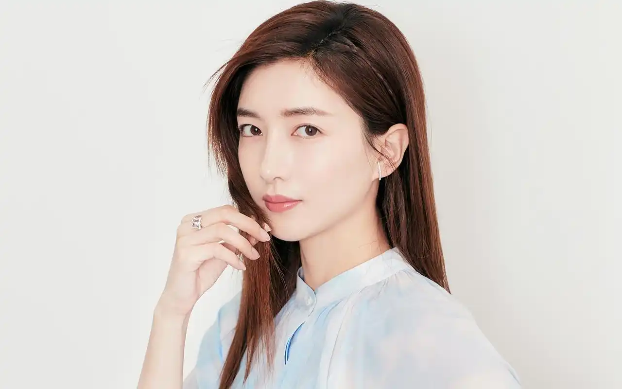 江疏影水墨蓝裙甜美写真高清电脑壁纸_大陆明星_壁纸下载_美桌网