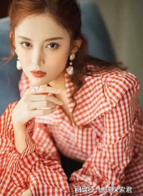 8位新疆女明星的盛世美颜,难怪要收复西域,绝对不是为了葡萄干