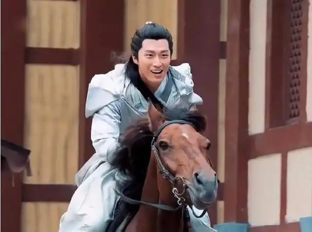 燕洵窦骁智救楚乔赵丽颖,搞笑中带着机智