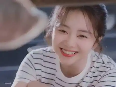 谭松韵笑起来甜死了