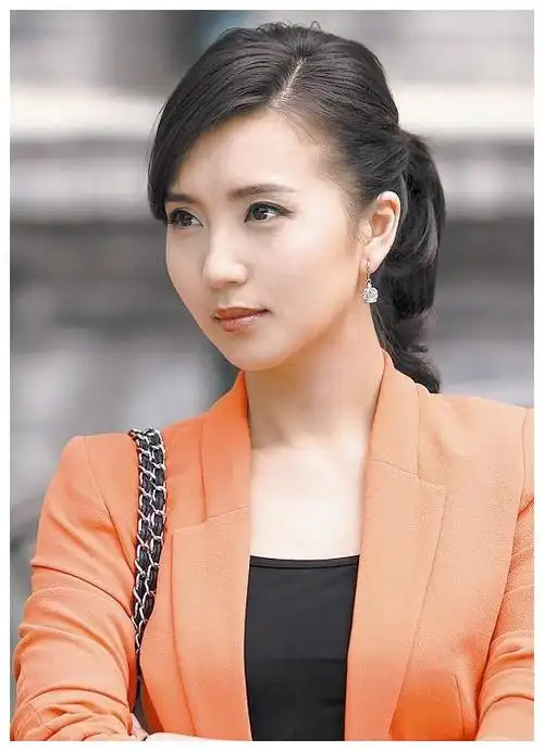 看了她第一眼,就不想移开眼睛了,难怪刘海峰这么喜欢陈好