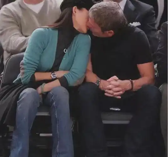 按理来说,艾维似乎是章子怡最好的归宿,但两人却始终没有走到一起,这