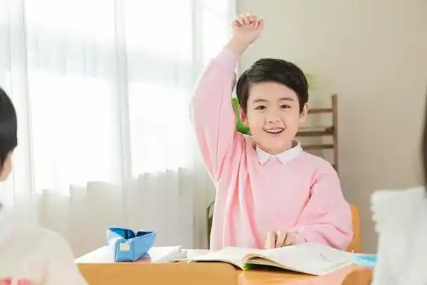 谁带大的孩子更聪明?研究表明:爸爸带大的孩子,20年后更有出息