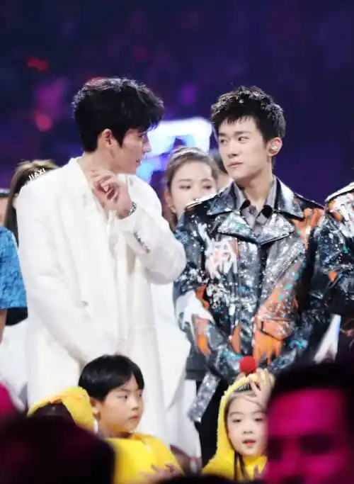 易烊千玺朱一龙同框