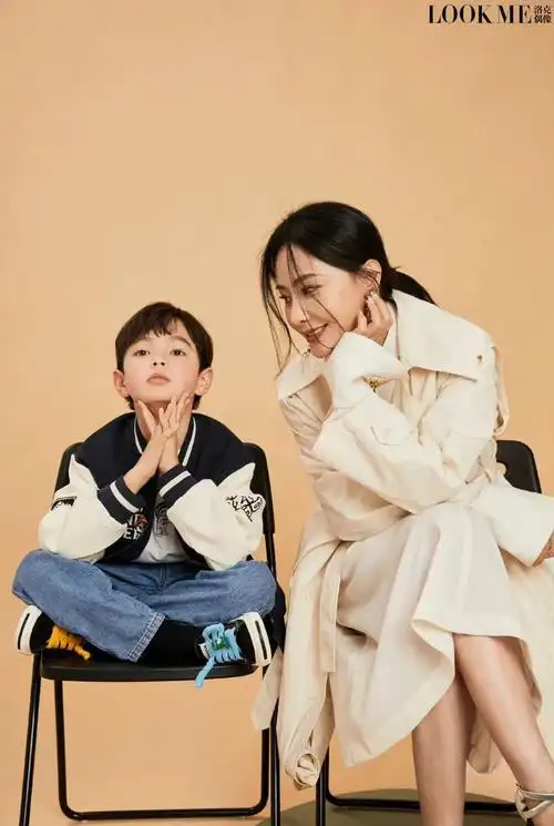 马雅舒罕带俩娃拍大片一对儿女五官混血感强儿子挺翘鼻太像爸