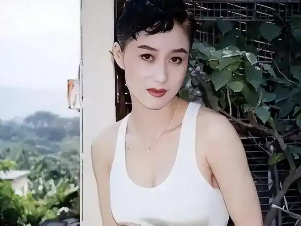 利智年轻时有多美?李连杰接受采访时:我可以断送前程,为她而死