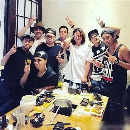 罗志祥组建的八人"兄弟团"曝光,经常约旗下女艺人到别墅开派对