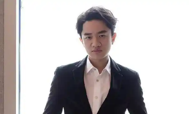 王祖蓝基因太强大李亚男晒二女儿正脸照两个女儿长得都像爸爸