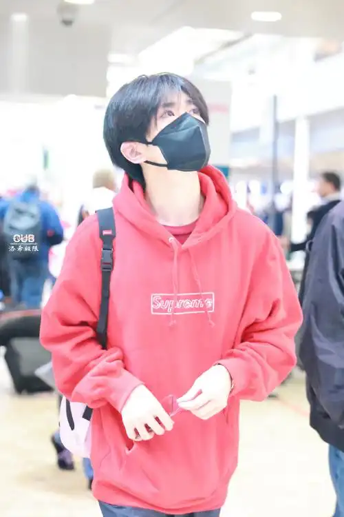 易烊千玺穿白大褂制表##易烊千玺皮衣街拍##易烊千玺积家全球代言人