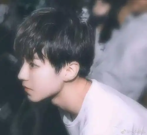 王俊凯性感喉结合集 大帅哥时刻在线索命