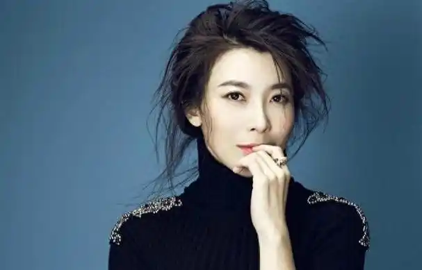 一天5个瓜天王天后分手网红被曝不雅照刘亦菲干爹另结新欢