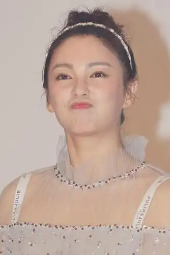 张雨绮现身活动嘟嘴卖萌,胖的"虎背熊腰",网友感叹女神不在线!