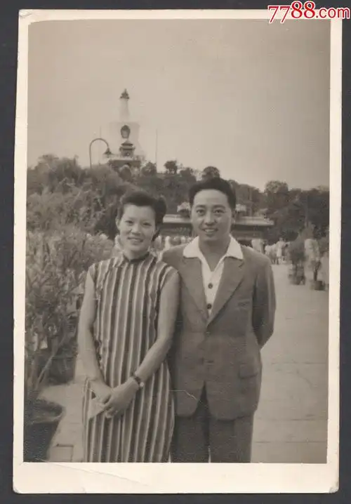 民国老照片情侣合影照