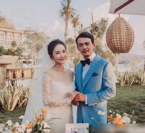 36岁男神杨烁隐藏了9年的老婆原来是我们熟悉的童年女神