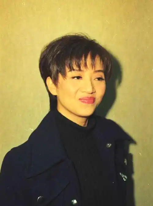 梅艳芳最后的日子:去日本见初恋,穿婚纱开演唱会,40岁去世