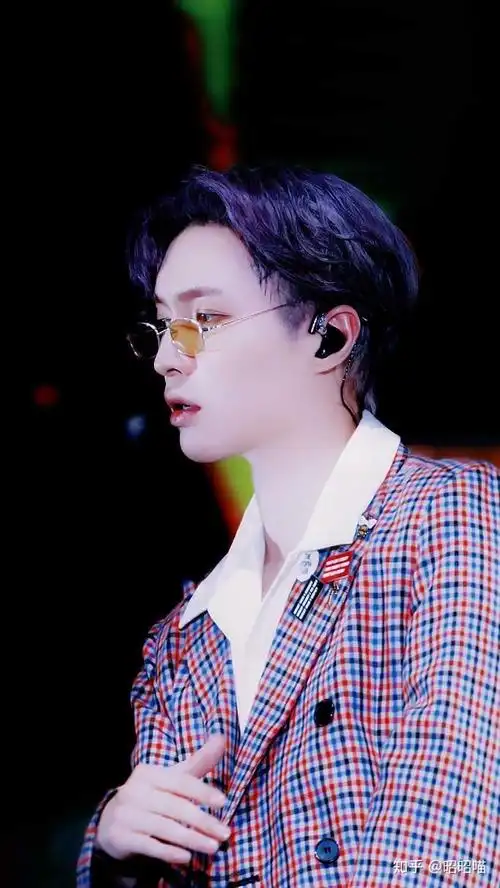 如何评价张艺兴的侧颜?