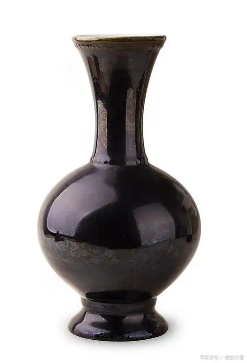 黑釉瓷器是一种在中国古代就有的陶瓷品种,它以独特的色泽和质感而